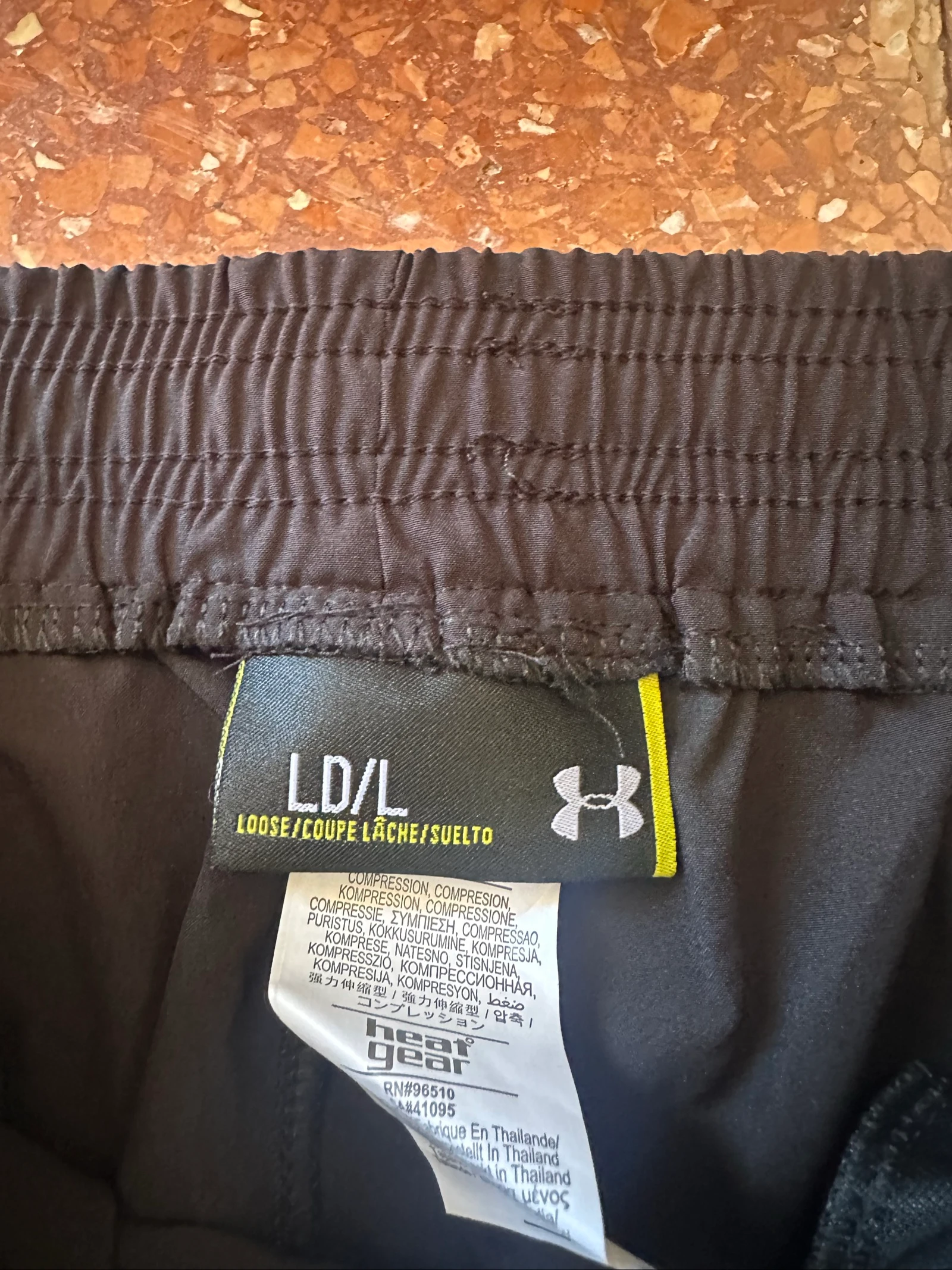 Ensemble de sport noir Under Armour - T-shirt et short – photo 10